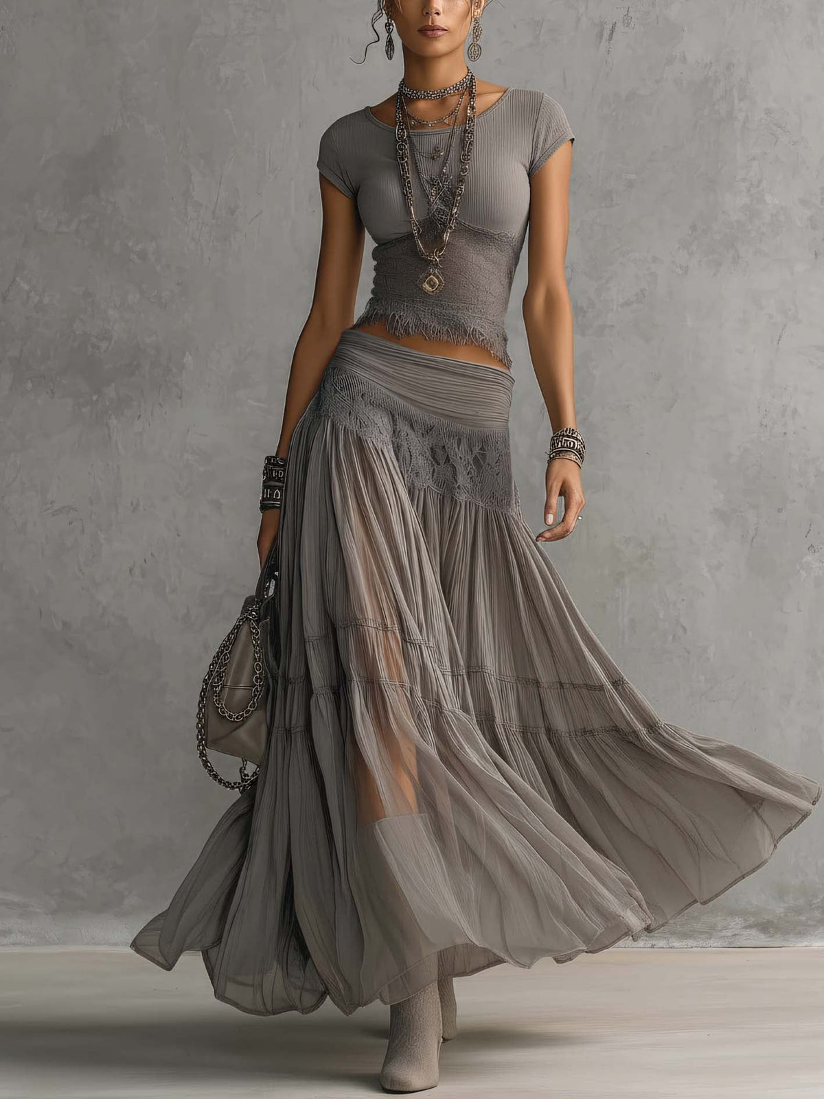 Conjunto Top de Encaje Transparente Gris y Falda Maxi Plisada