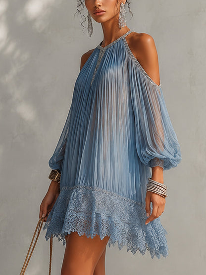 Cinzia | Vestido mini azul de hombros descubiertos con fruncidos y bajo de encaje