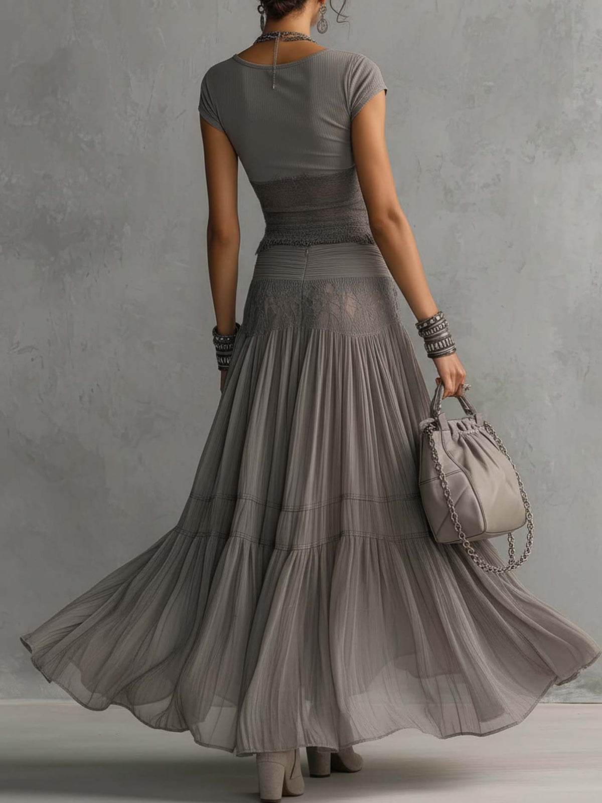Ginevra | Conjunto de top transparente con paneles de encaje negro y falda maxi plisada