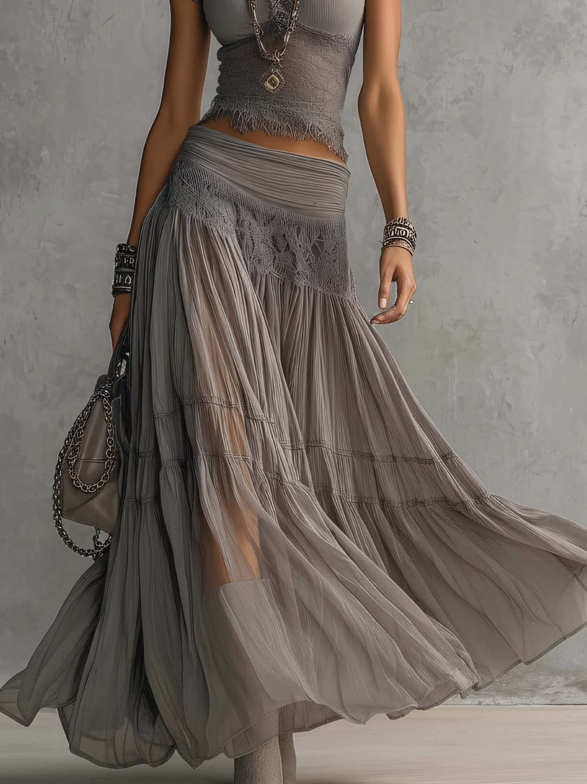 Ginevra | Conjunto de top transparente con paneles de encaje negro y falda maxi plisada