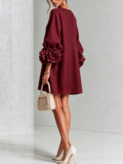 Ilaria | Vestido Mini de Lino con Puños de Rosas, Burdeos