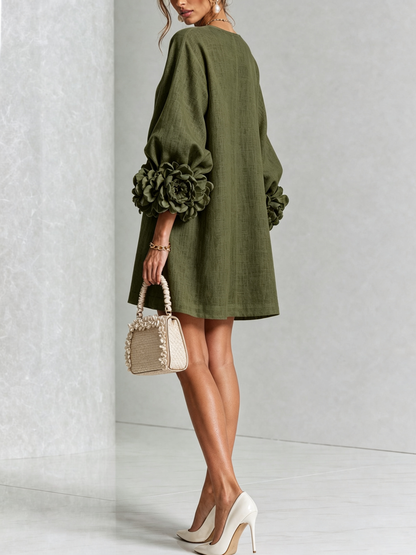 Gaia | Vestido Mini de Lino con Puños de Rosas, Verde Oliva
