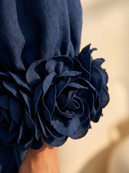 Vestido Midi Azul Navy con Botones de Flores y Mangas Florales Extravagantes